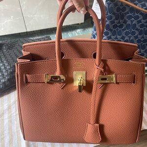 Elegant Tan Leather Handbag